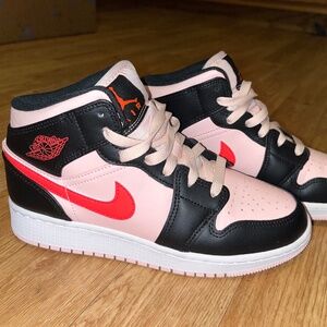 Nike “boys” size 5Y BRAND NEW